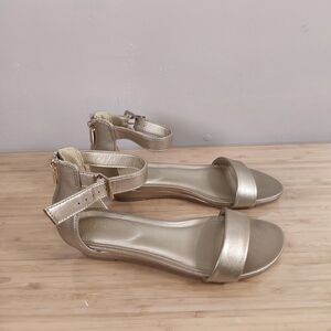 Reaction Kenneth Cole Great Viber Sandals Soft Metal Gold Wmn 9 Medium Ankle Str
